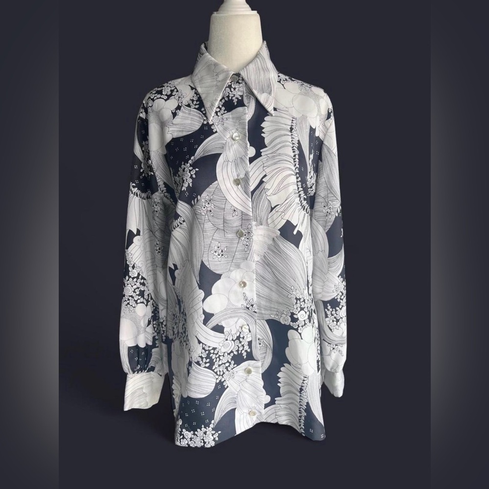 Vintage 70’s Jane Holly white and black polyester floral print blouse M/L